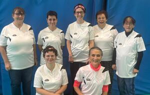 Remise des nouveaux tee-shirts à nos Riposteuses.