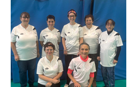 Remise des nouveaux tee-shirts à nos Riposteuses.